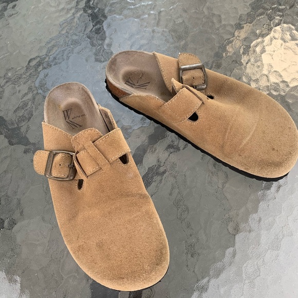 White Mountain Slip On Clogs - Picture 2 of 8